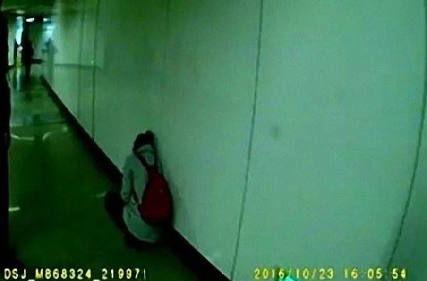 南京28岁女子被自己丑哭 没钱整容地铁悲痛欲绝3小时