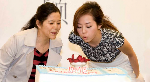 张靓颖妈妈为何与女婿过不去？网友：张靓颖被坑大了