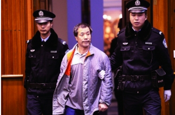 男子离婚仍与前妻同居 扎死其情人属故意伤害惹争议
