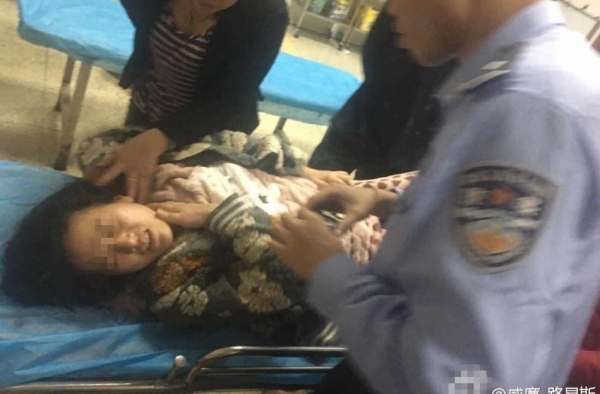女子产后8天遭婆婆家暴 可恶！还曾被逼要打胎