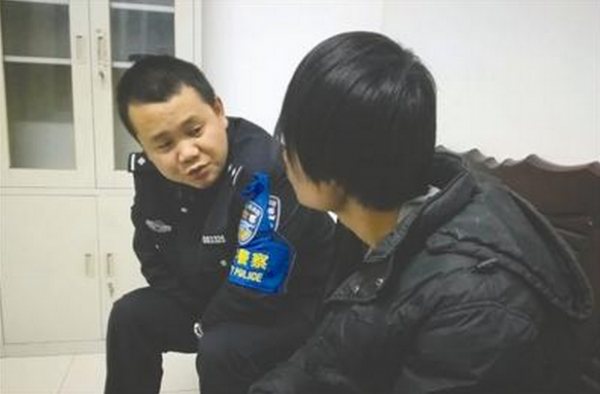 男子假扮网友混入自杀群 救了别人却痛失儿子