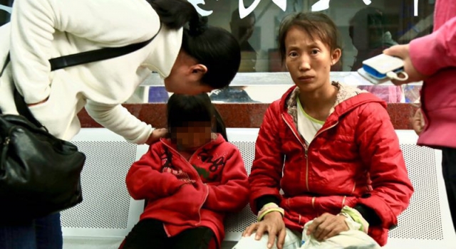 母亲怀抱男婴大街上被抢 警方7小时抓捕拐卖儿童犯