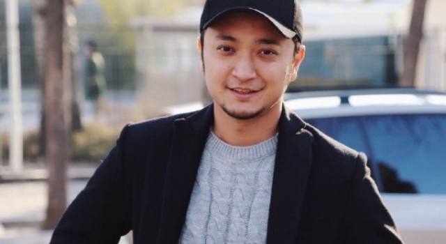 尼格买提确认担任鸡年春晚主持 成首位确定主持人