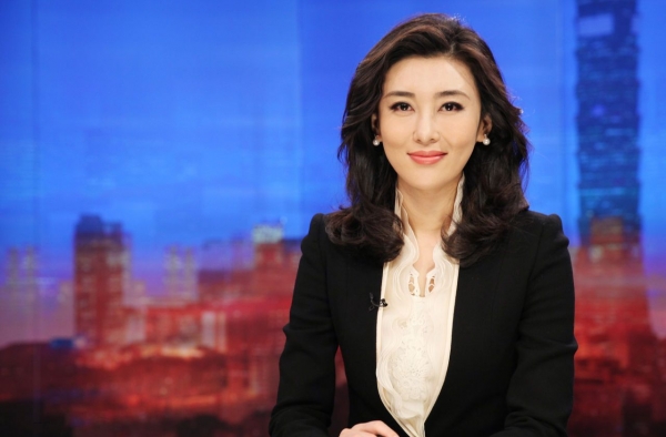 海峡两岸主持人李红个人资料揭秘 央视支持人李红裸体照是真的吗