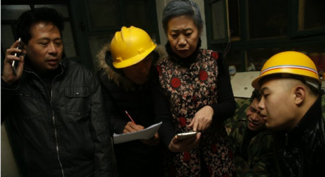 中国好房东!6旬大妈给租客作抢票攻略 帮农民工抢票