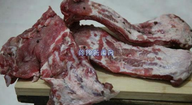 夜明猪?肉铺买排骨回家竟发蓝光 女子整个人都不好了