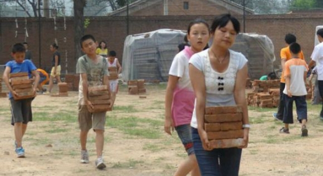 妻子搬砖替丈夫还债反遭家暴 破镜还能重圆吗