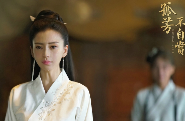 《孤芳》"药浴"上线污力十足 钟汉良baby变奇葩夫妇