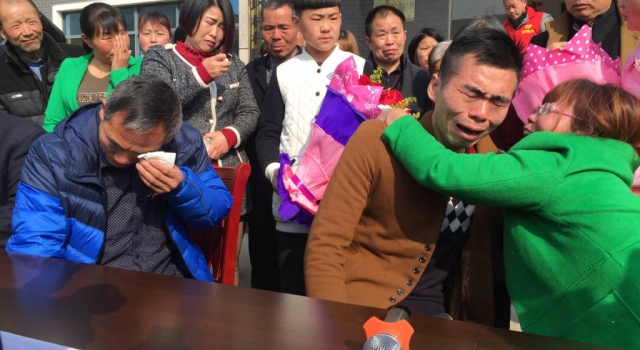 泪目！3岁被拐分离21年 男子寻母成功终团圆！
