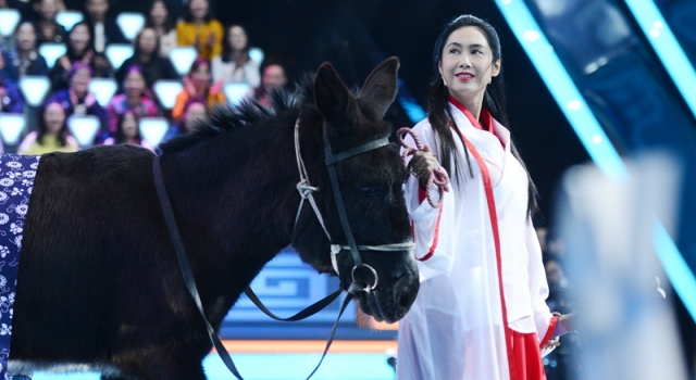 22年后朱茵再现紫霞仙子 回应周星驰爱还会义无反顾