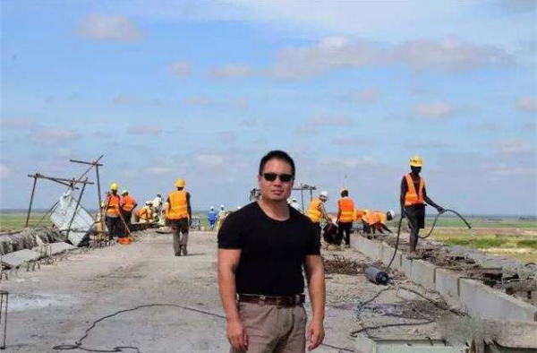 中国骄傲！男子航班上殊死搏斗20分钟擒住“劫机犯”