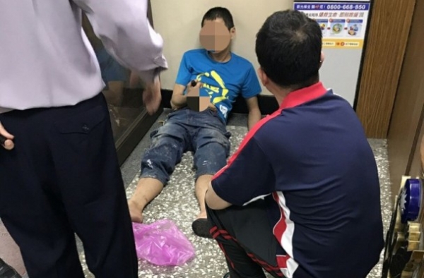 男子报案反被开罚单后切腹 报警把自己搭进去闹哪样？