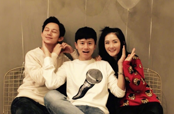 张杰谢娜合体为何炅庆生 不闹婚变了？