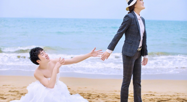 骚男结婚套路深 婚纱照反串骚气十足