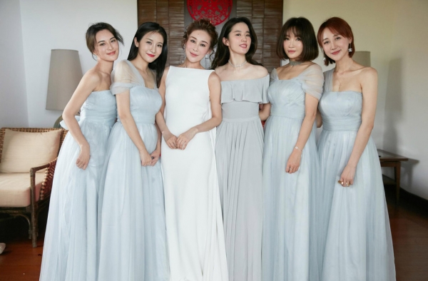 刘亦菲伴娘疑为自己婚礼做演习 刘亦菲周扬是什么关系