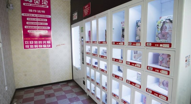 成人用品店开到校门口 如何向儿子解释成难题
