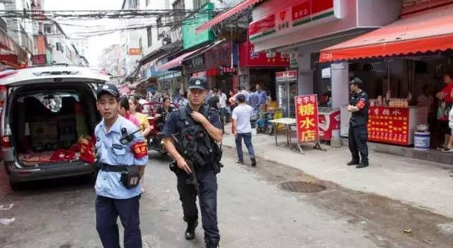 7岁男孩上学路上被砍断手臂 断肢不知所踪