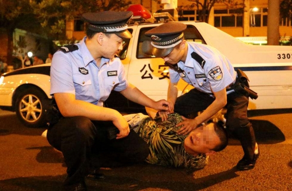 广东数十马仔袭警 场面惊心动魄堪比黑帮大片