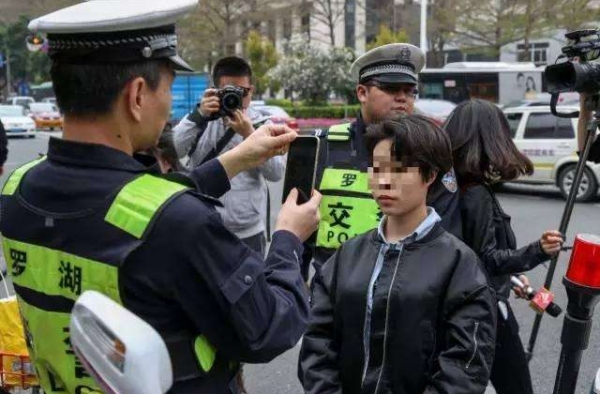 闯红灯人脸识别技术曝光！ 你还敢闯红灯吗？