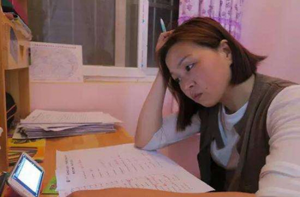被顶替上大学者王娜娜14年后高考：仅过专科分数线