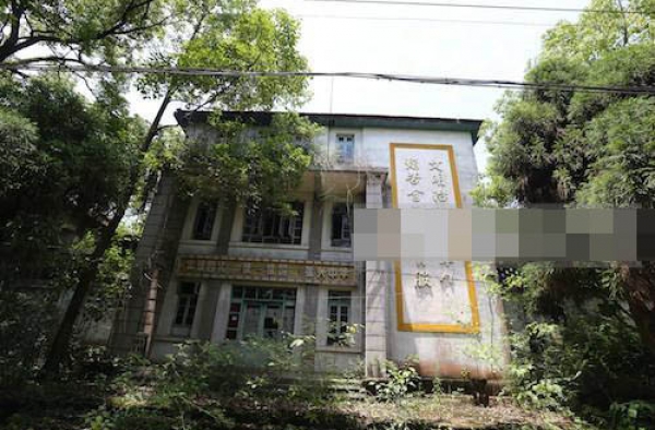 废弃医院成“恐怖圣地” 大量探秘者前往住户不堪其扰