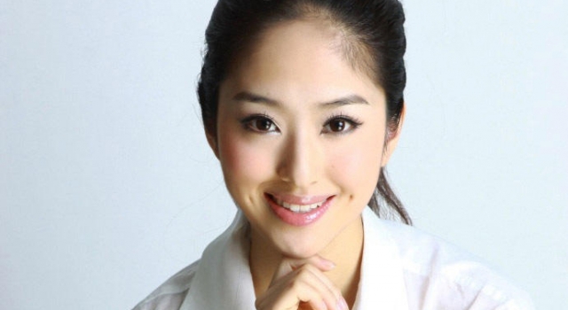 冯女郎杨采钰早年写真曝光 身材火辣性感撩人