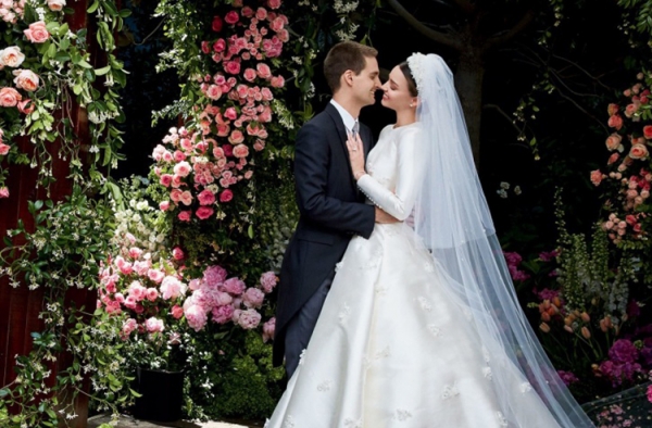 米兰达·可儿二婚百亿富商 绝美婚纱照一对璧人颜值高