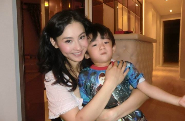 张柏芝大儿子不像谢霆锋？ 张柏芝为儿子庆生