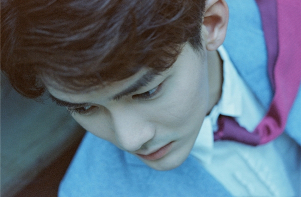 熊梓淇最新时尚写真曝光 西装革履笑容迷人