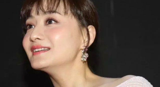 周星驰陈德容往事 她被周星驰吹裙子成万众情人
