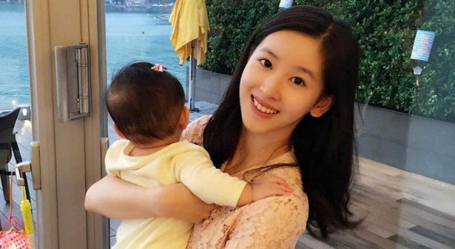 章泽天七夕晒全家福  刘强东和奶茶妹妹女儿叫什么名字
