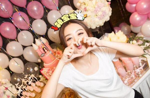 赵丽颖生日略显冷清 她却在零点给颖宝发了祝福