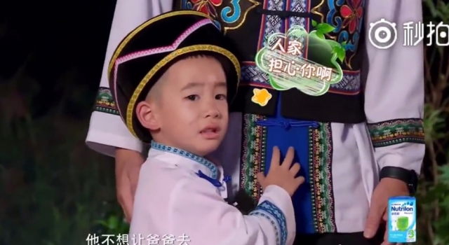 Jasper心疼陈小春玩火 小甜椒太暖了
