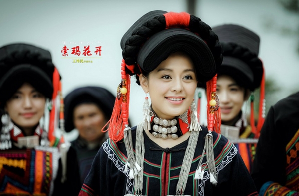 王力可《索玛花开》化身彝族美人 扶贫之路荆棘万千