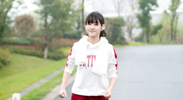 端脑蒋依依演绎真假晴知 初涉恋爱戏00后小花表现超赞