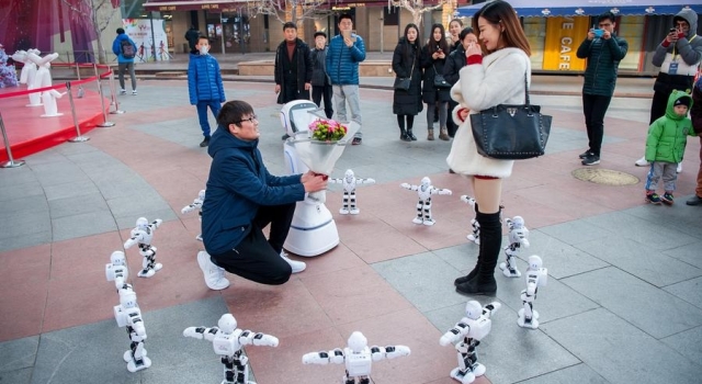 程序员携机器人求婚被拒 网友：大写的心疼！