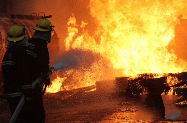 突发！山东东营油罐车发生爆炸致三人死亡
