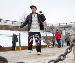 耄耋老人跳鬼步舞同步直播 一天两小时不跳还难受