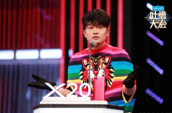 陈志朋自嘲小虎队我最不火 奇装异服被批博眼球