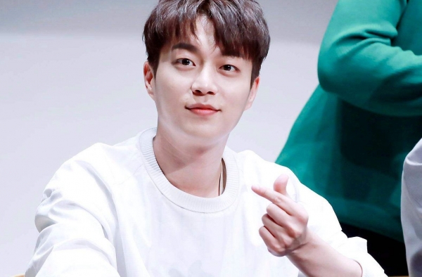 《Radio Romance》男主尹斗俊 尹斗俊的个人资料