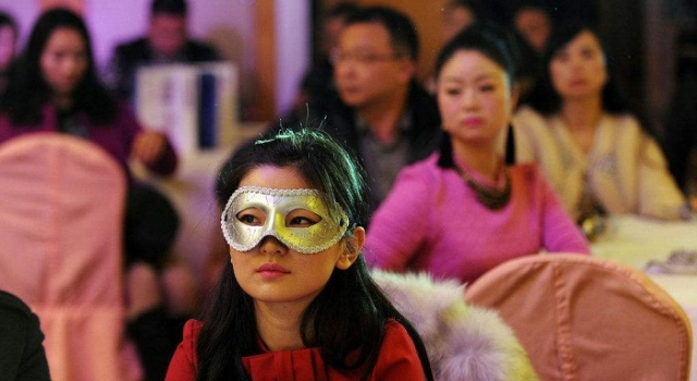 34岁未婚女相亲遭群嘲 女人过30岁像郊区房有钱也不买?