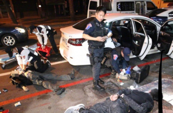 台湾高雄凌晨枪战 警方搜出大量武器