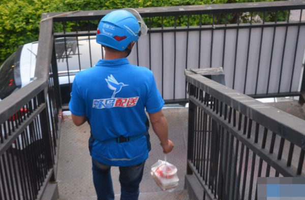 外卖被偷丢一份赔上百 小偷们的良心不会痛吗？
