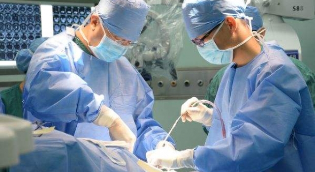 医生擅切子宫患者时隔一月才知晓 法院这样判决