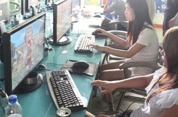 沉迷吃鸡遭丈夫怒怼 女子吃鸡不成欲轻生？