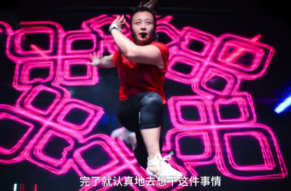 140斤胖女孩做健身教练 胖人就不能做教练？