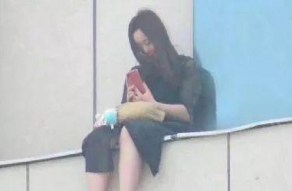甘肃女孩跳楼引看客起哄 人性可以冷血到何种地步？