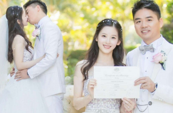 “奶茶妹妹”章泽天素颜逛街偶遇小粉丝合影显亲切