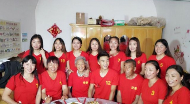 11个姐姐帮买房 合资23万帮弟弟买婚房 有姐姐真是幸福
