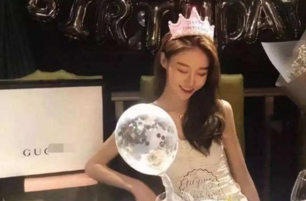 “抖音一姐”疯狂捞金, 出场费堪比一线女星